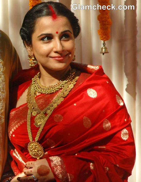 Vidya Balan wedding look red sari gold jewelry