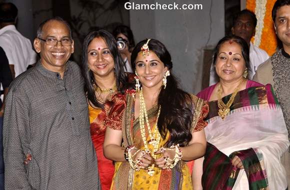 vidya balan mehndi ceremony pictures with family