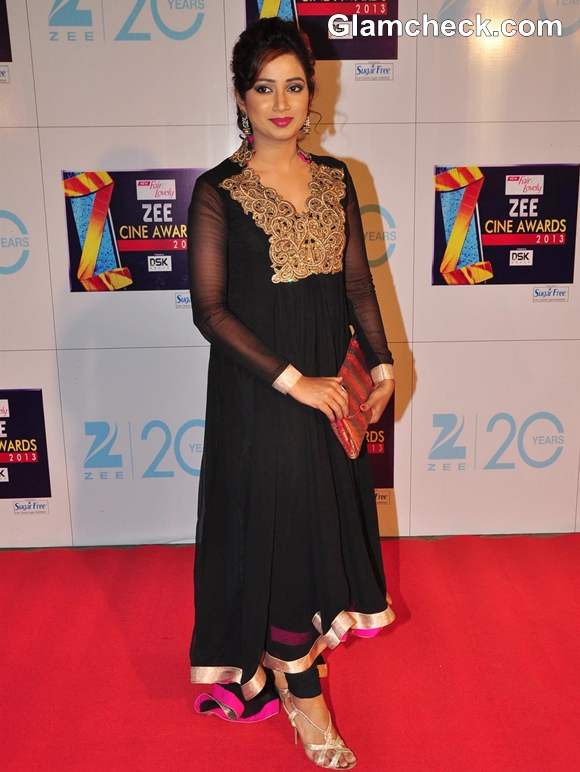 Shreya Ghoshal In Black Anarkali At Zee Cine Awards