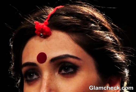 Traditional Bindi Styles For Indian Women