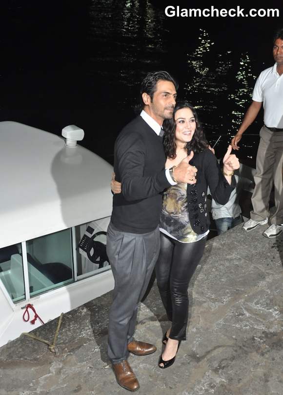 preity zinta arjun rampal at Hrithik Roshan Birthday  On Yacht