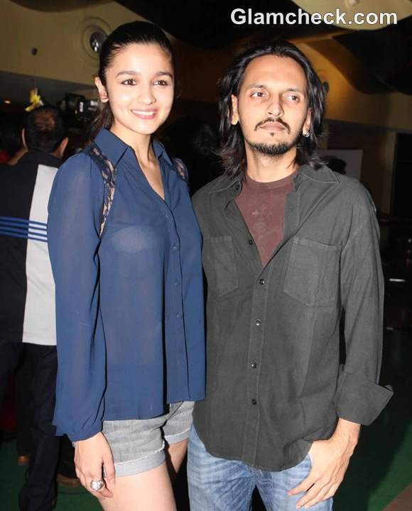 Alia Bhatt Reveals Underwear in see-through Shirt at Murder 3 Screening