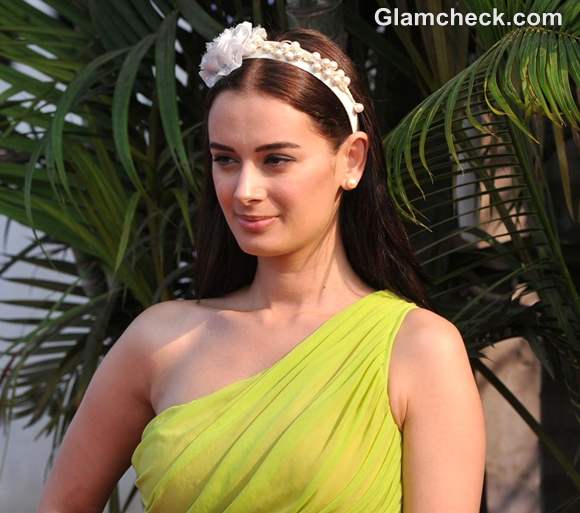 Evelyn Sharma at Derby Race 2013