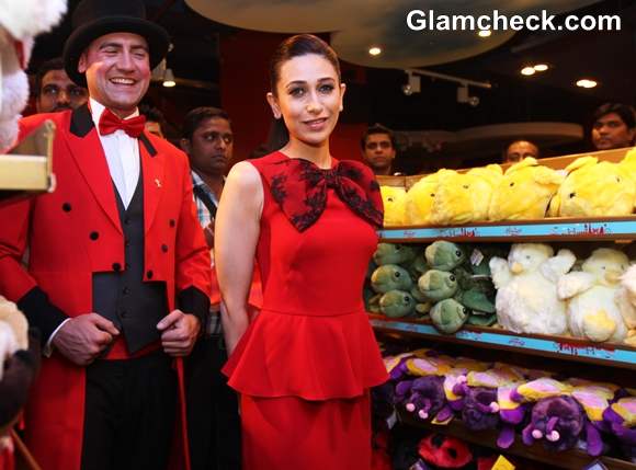 Karisma Kapoor hot Hamleys Toy Store launch