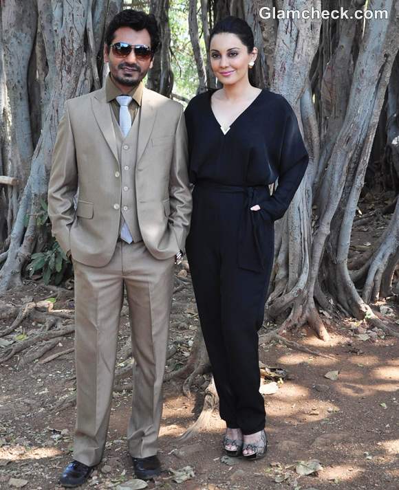 Minnisha Lamba Nawazuddin Siddiqui Black Currency 2013 Muhurat