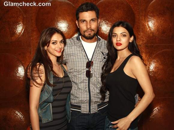 Murder 3 Stars Go Into A Party Mode At A Press Meet In New Delhi