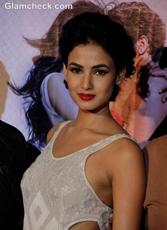 sonal chauhan in 3g wallpaper