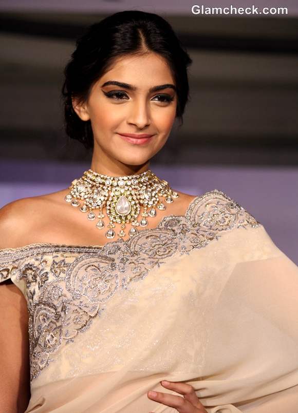 Sonam Kapoor In Suneet Verma At The Indian Gem Jewellery Press Meet