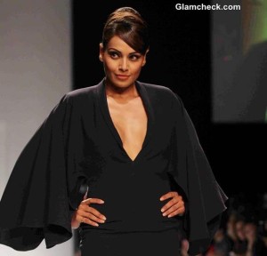 Bipasha Basu for Shantanu Nikhil at Grand Finale of LFW Summer-Resort 2013