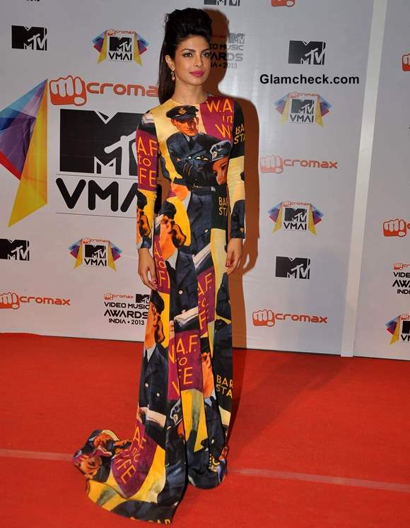 Priyanka Chopra MTV Video Music Awards India 2013