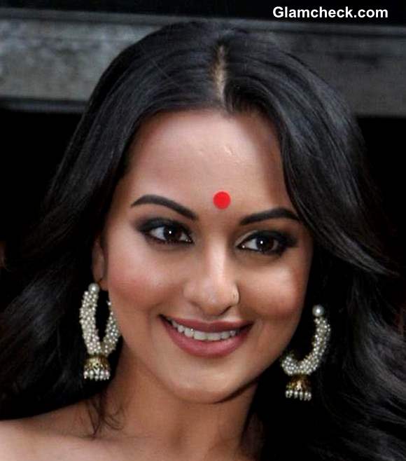 Sonakshi Sinha Bollywood look at Lootera Trailer Launch