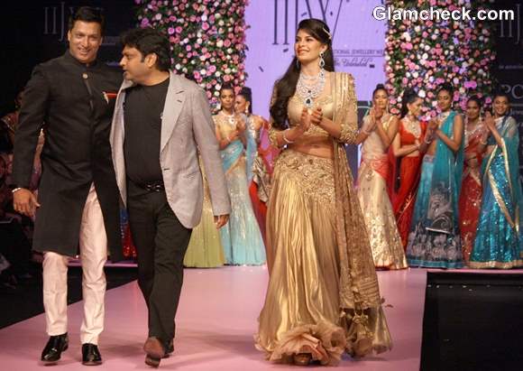 Jacqueline Fernandez for PC Jewellers at IIJW 2013