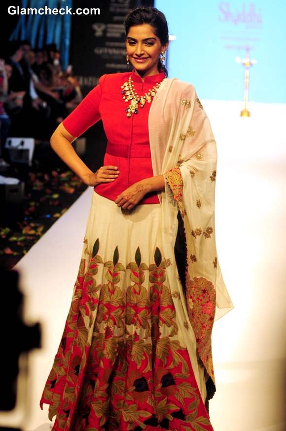 Sonam Kapoor IIJW 2013