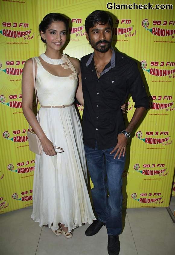 Sonam Kapoor Dhanush Promote Raanjhanaa Ka Lallan Radio Mirchi