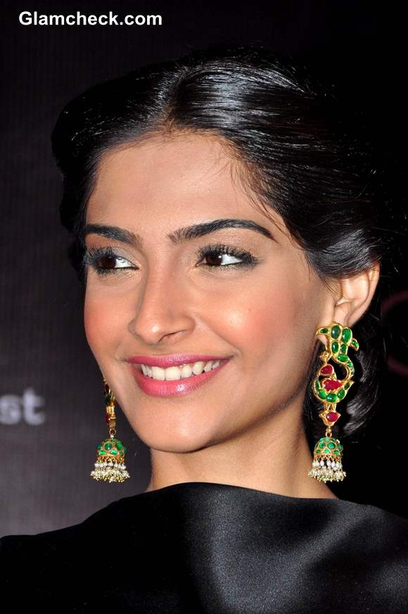 Sonam Kapoor's Timeless Hairstyle & Makeup DIY