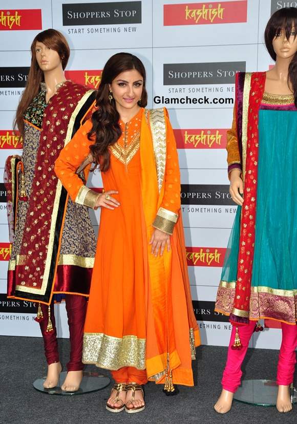 Soha Ali Khan Shoppers Stop showroom 2013