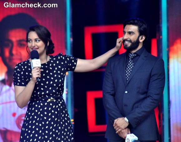 Sonakshi Sinha Ranveer Singh at Master Chef India Season 3 grand finale