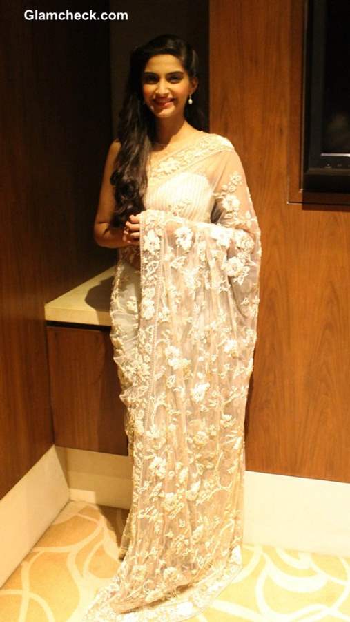 Sonam Kapoor White Lace Sari 2013 Raanjhanaa Press Meet