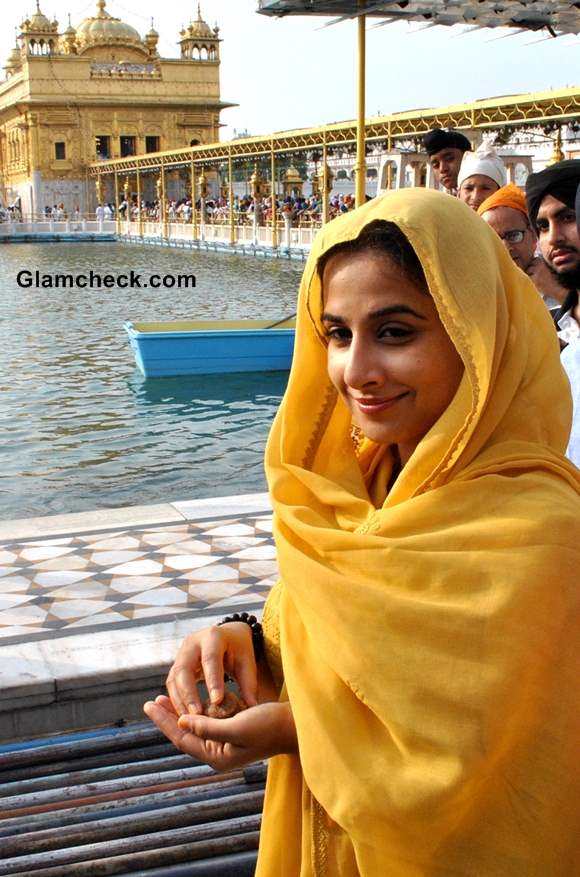 Vidya Balan Visits Golden Temple While Promoting Ghanchakkar