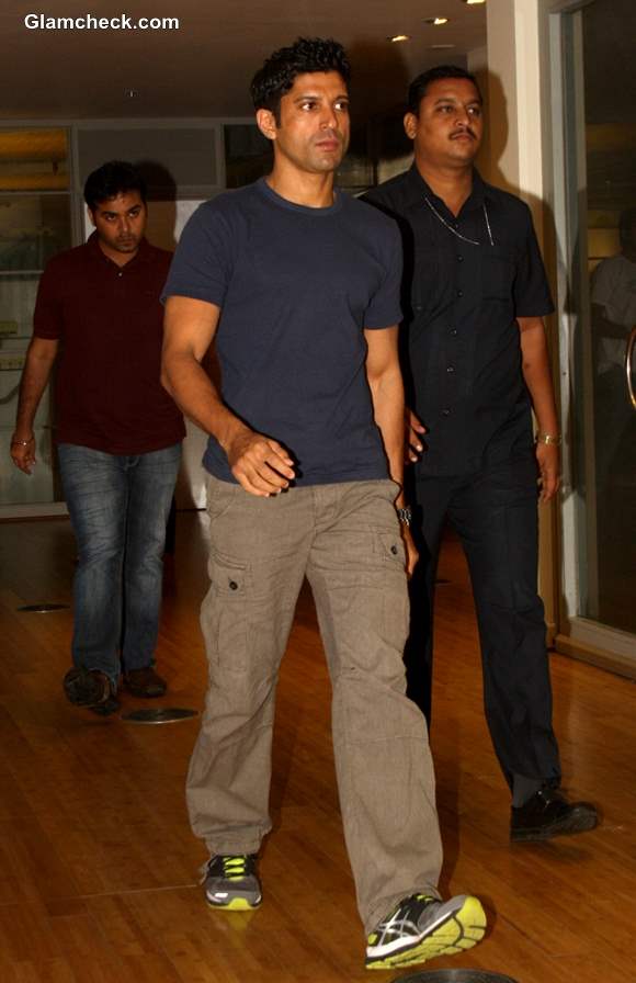 Farhan Akhtar at Bhaag Milkha Bhaag contest winner