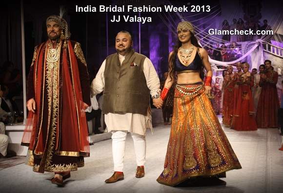 Kangana Ranaut  Kabir Bedi walked the ramp for designer JJ Valaya India Bridal Fashion week 2013