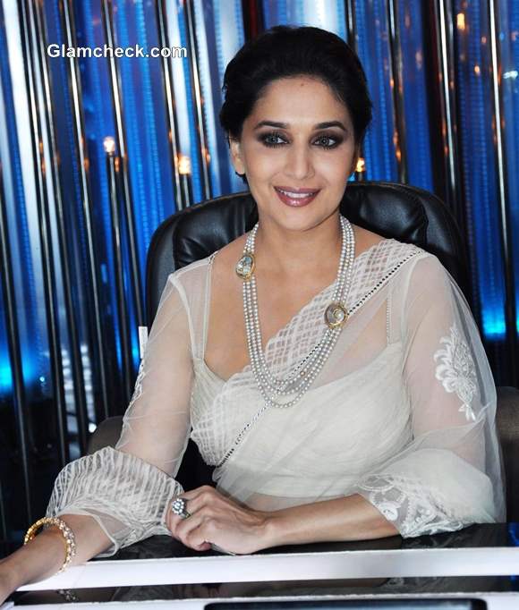 Madhuri Dixit Nene Sports Vintage Sari on Jhalak Dikhla Ja