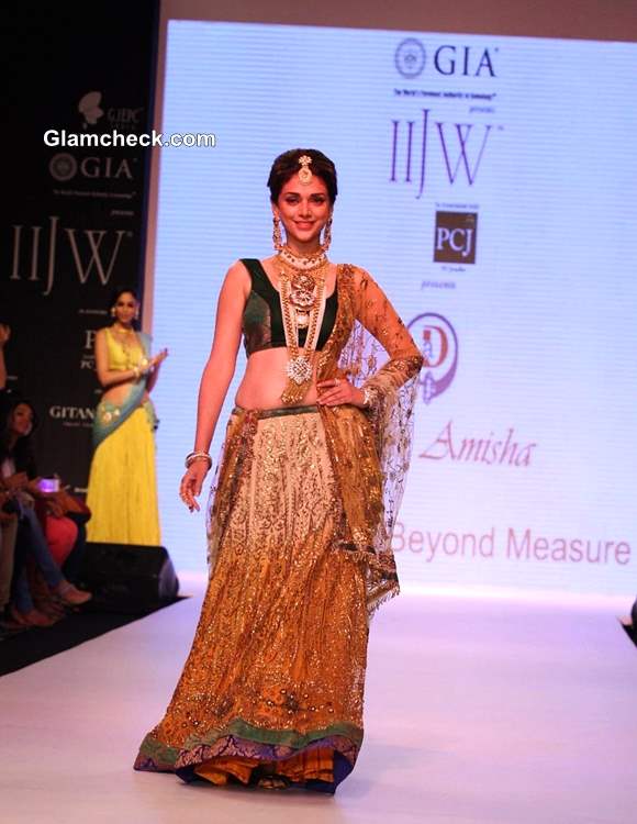 Aditi Rao Hydari IIJW 2013 for Dipti Amisha