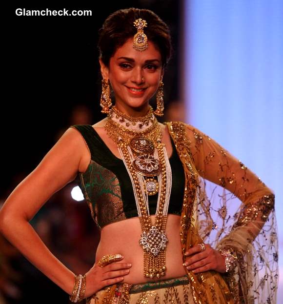 Aditi Rao Hydari at IIJW 2013 for Dipti Amisha