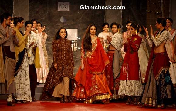 Anju Modi show at the Delhi Couture Week 2013