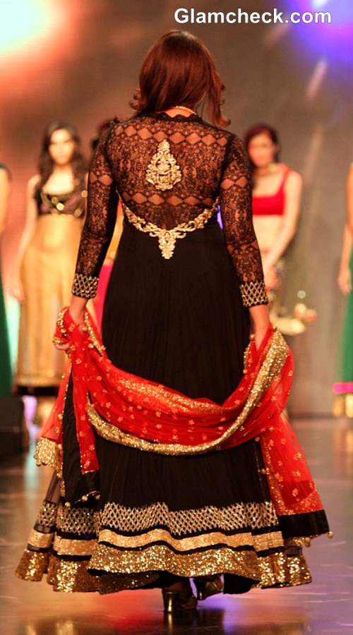 Huma Qureshi  IIJW 2013 Auro Gold