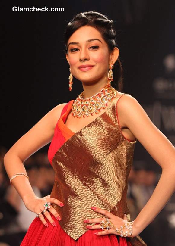 IIJW 2013 Amrita Rao for Agni Jewellers