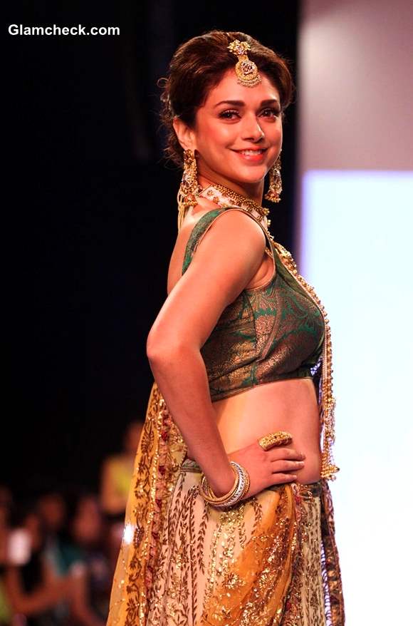 IIJW 2013 Dipti Amisha showstopper Aditi Rao Hydari