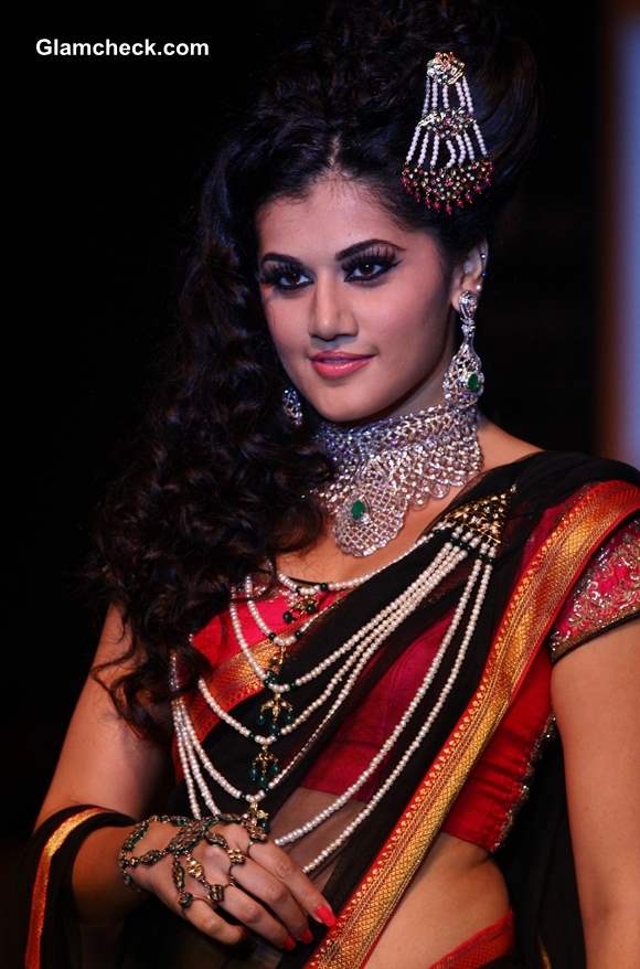 IIJW 2013 - Moni Agrawal - Tapsi Panu