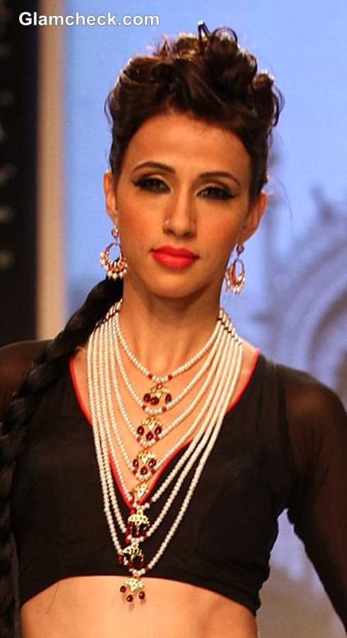 IIJW 2013  Moni Agrawal jewelry