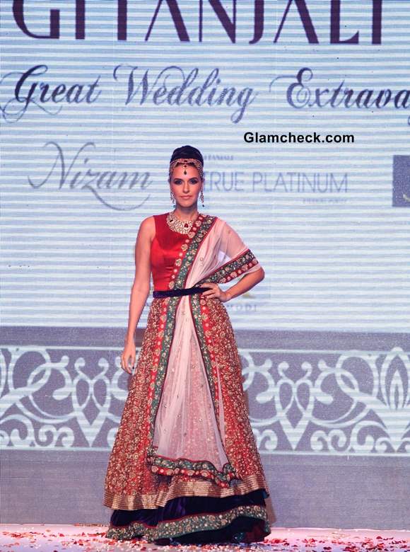 IIJW 2013 Neha Dhupia for Gitanjali Jewels