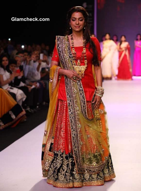 Juhi Chawla at IIJW 2013 for Shringar Mangalsutra