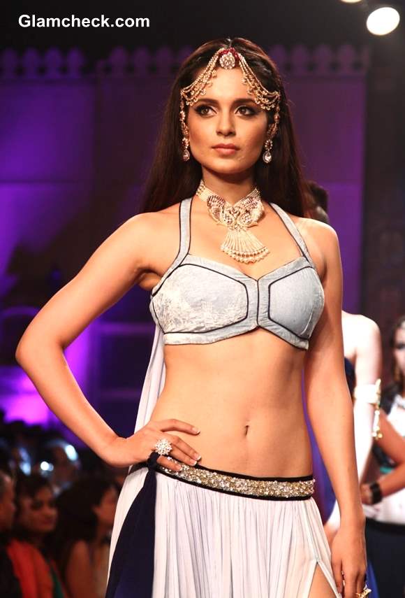 Kangana Ranauat at  IIJW 2013 for Birdichand Ghanshyamdas