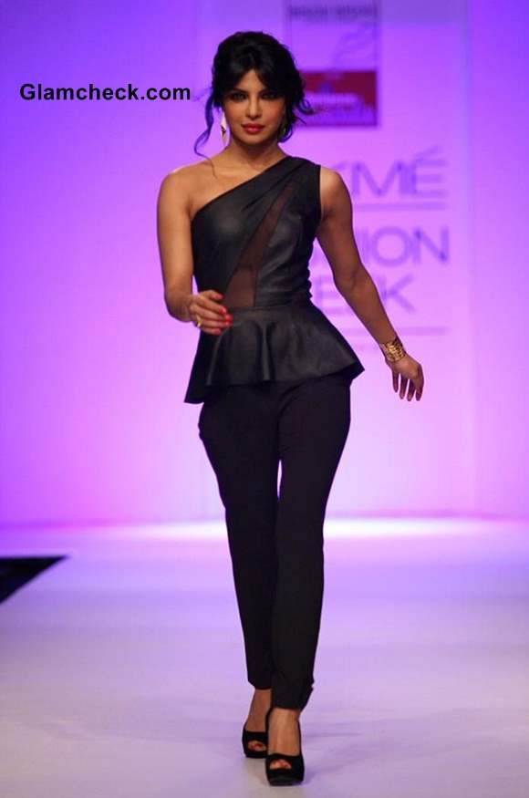 LFW Winter-Festive 2013 Priyanka Chopra Show Stopper for Bisou Bisou