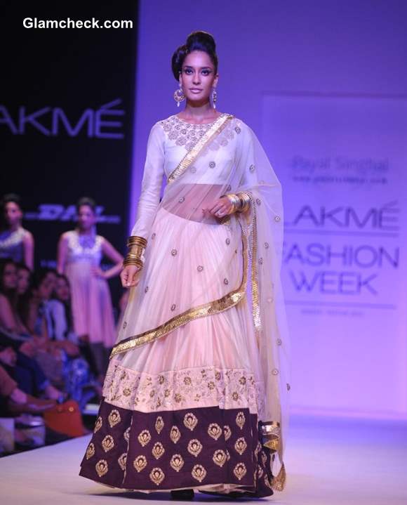 Lisa Hayden Show Stopper for Payal Singhal at LFW 2013