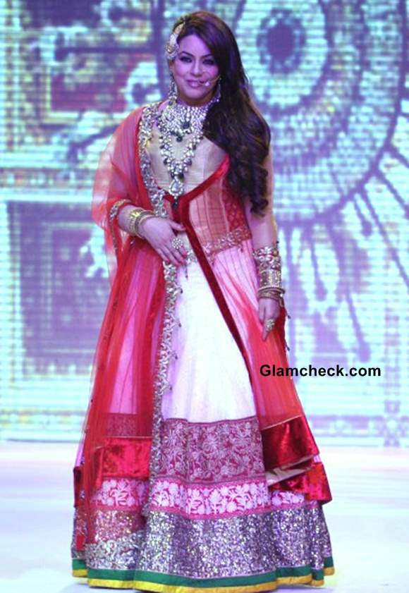 Mahima Chaudhary IIJW 2013 Shobha Shringar Jewellers