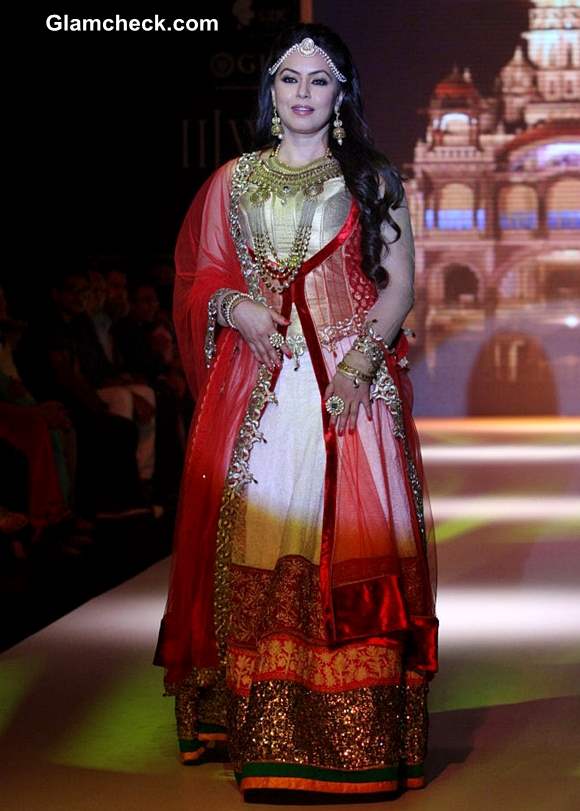 Mahima Chaudhary for Shobha Shringar Jewellers  at IIJW 2013