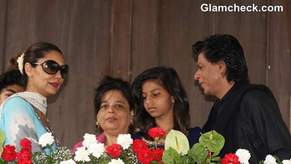 Shahrukh Khan with family Wishes Fans Eid pictures