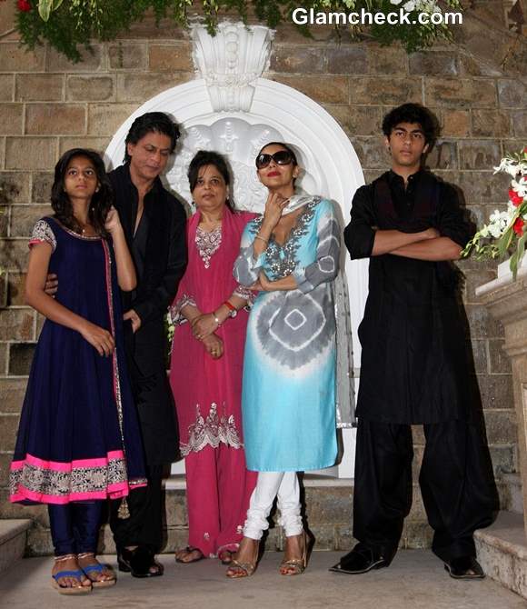 Shahrukh Khan with family Wishes Fans Eid