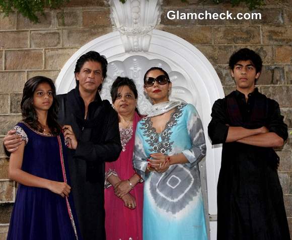 Shahrukh Khan with wife Gauri and Kids Wish Fans Eid