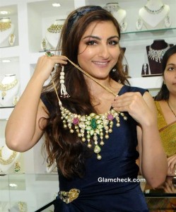 Soha Ali Khan at 2013 Glamour Style Walk