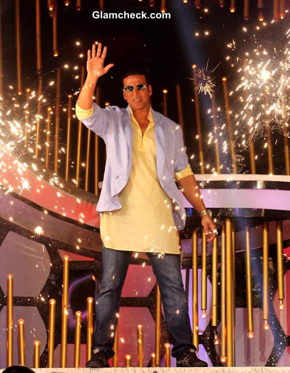 Akshay Kumar Promotes Boss on Dance India Dance