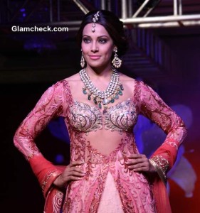 Bipasha Basu for Anjalee Arjun Kapoor Jamawar Aria Collection
