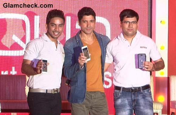 Farhan Akhtar Launches Intex Aqua i7 Smartphone