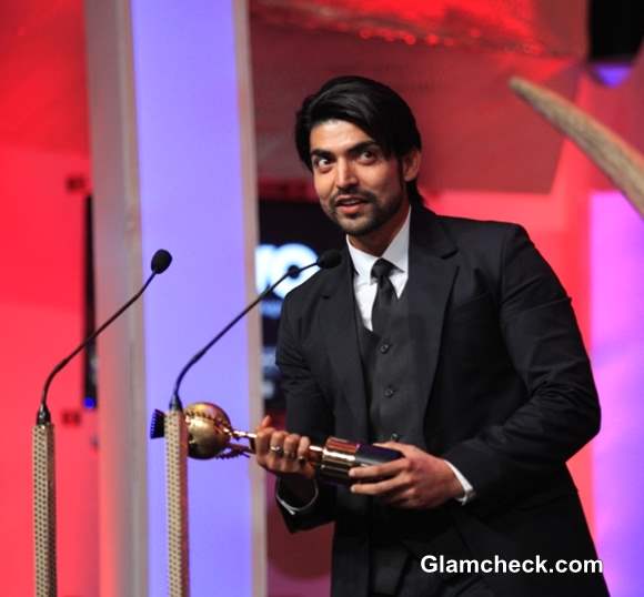 Gurmeet Chowdhary receiving the best television actor at the SAIFTA award ceremony