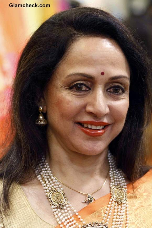 Hema Malini Promotes Neeta Lullas New Sari Collection in Mumbai